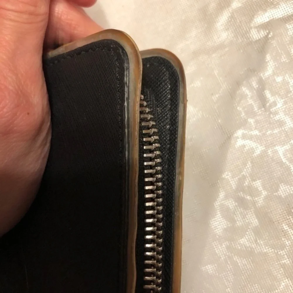 Michael kors black saffiano leather wristlet